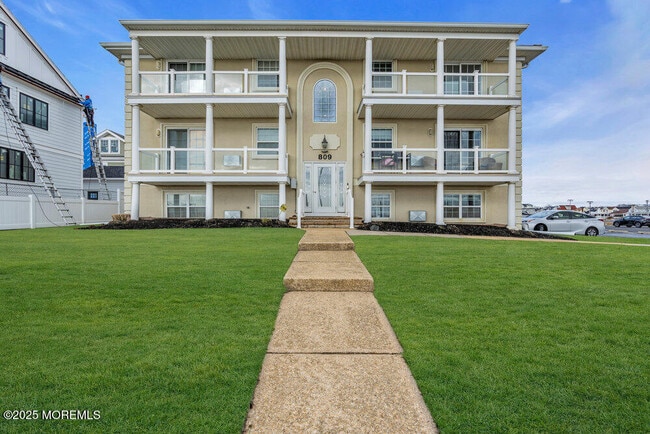 Building Photo - 809 Ocean Ave N