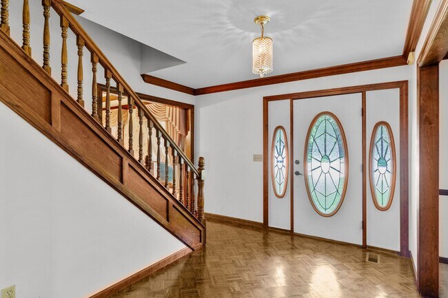 Building Photo - 7 Sheffield Ct