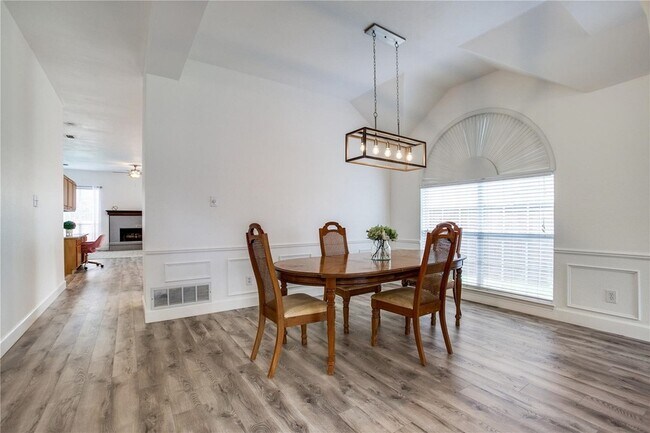 Foto del edificio - 3306 Ashleaf Dr