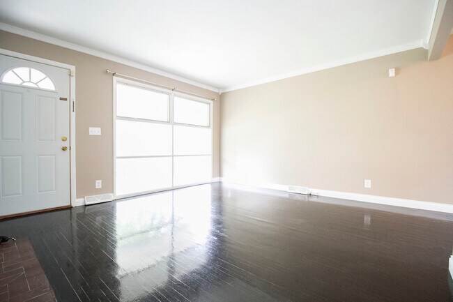 Foto del edificio - 826 Mackow Dr