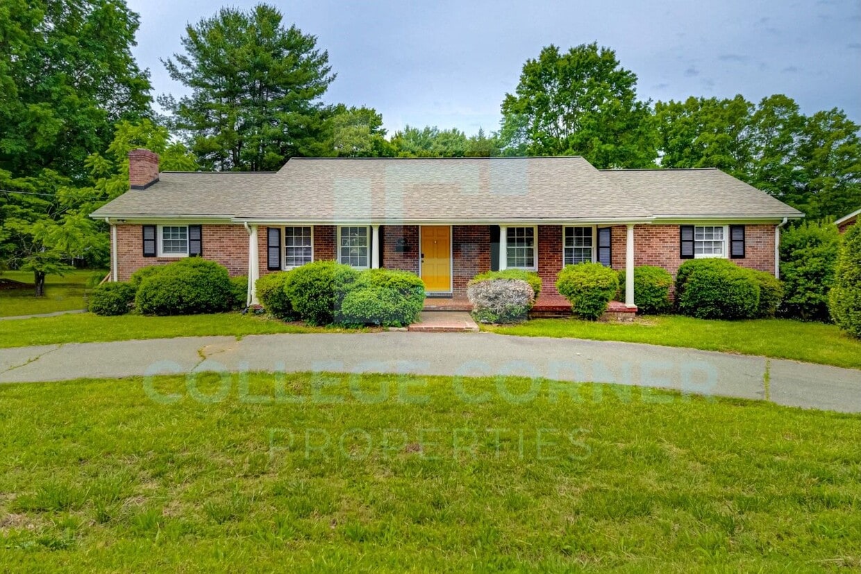 Primary Photo - 810 Polo Rd
