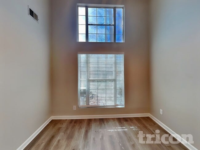 Building Photo - 6030 Savannah Dr