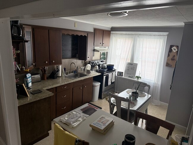 Kitchen - View 1 - 229 W Caracas Ave