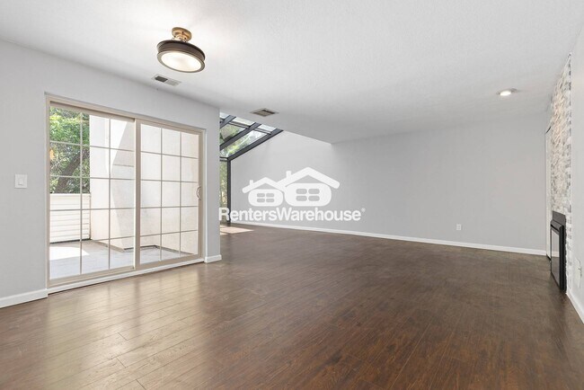 Building Photo - 2366 S Troy St