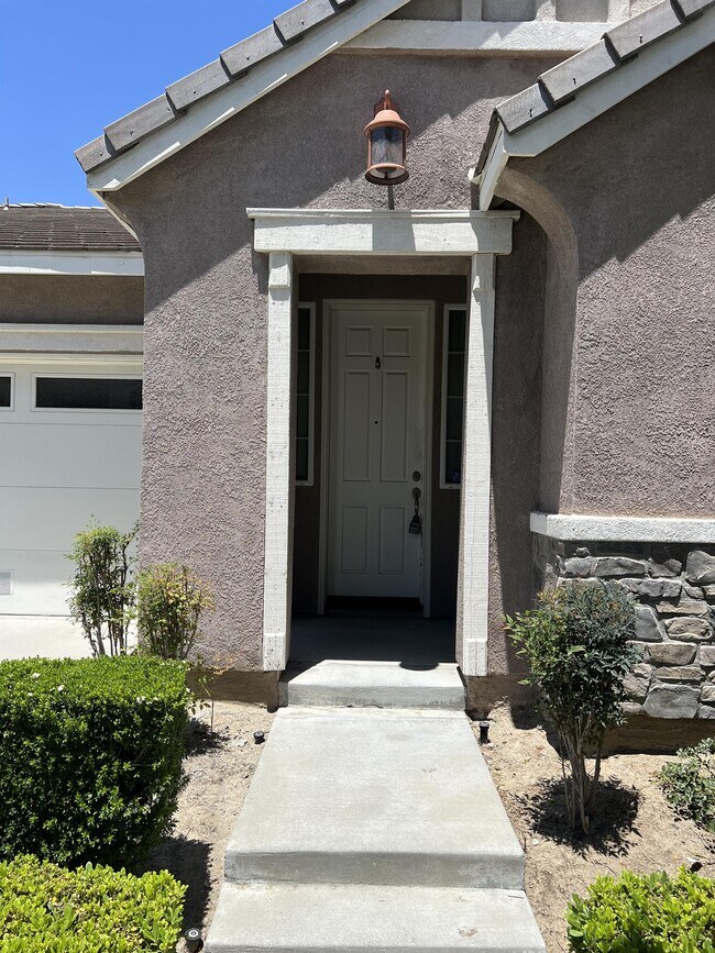 Building Photo - 40211 Pasadena Dr