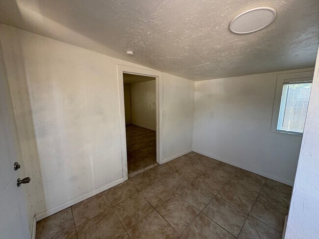 Foto del edificio - Dinuba country Home Rent Ready !