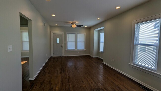 Foto del edificio - 821 Lake St