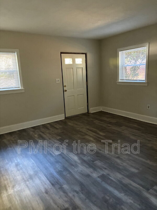 Foto del edificio - 915 Carolina Ave NW