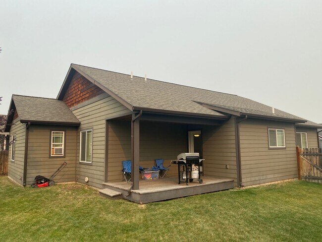 Foto del edificio - 3 Bed 2 Bath home in Bozeman