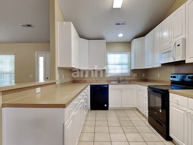 Building Photo - 132 Jupiter Ln