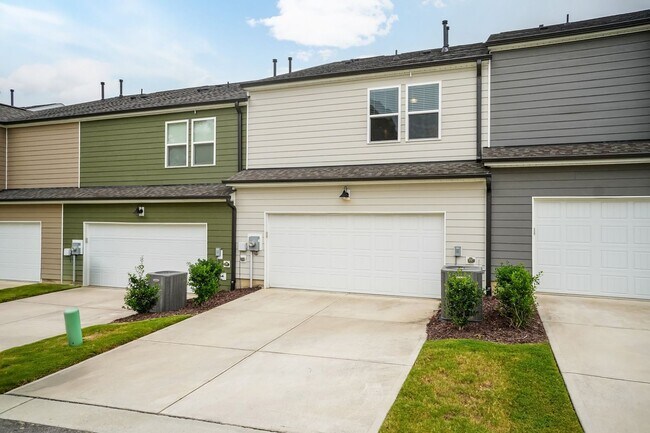 Foto del edificio - Three Bedroom Home