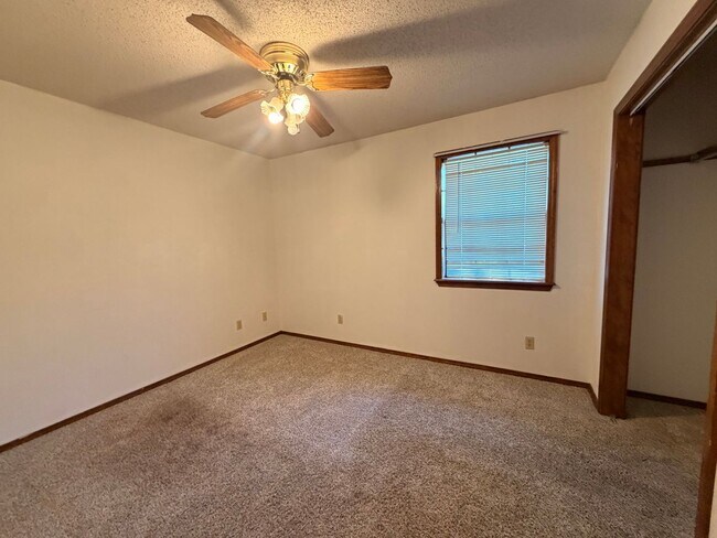 Foto del edificio - 1006 Nightingale Ln