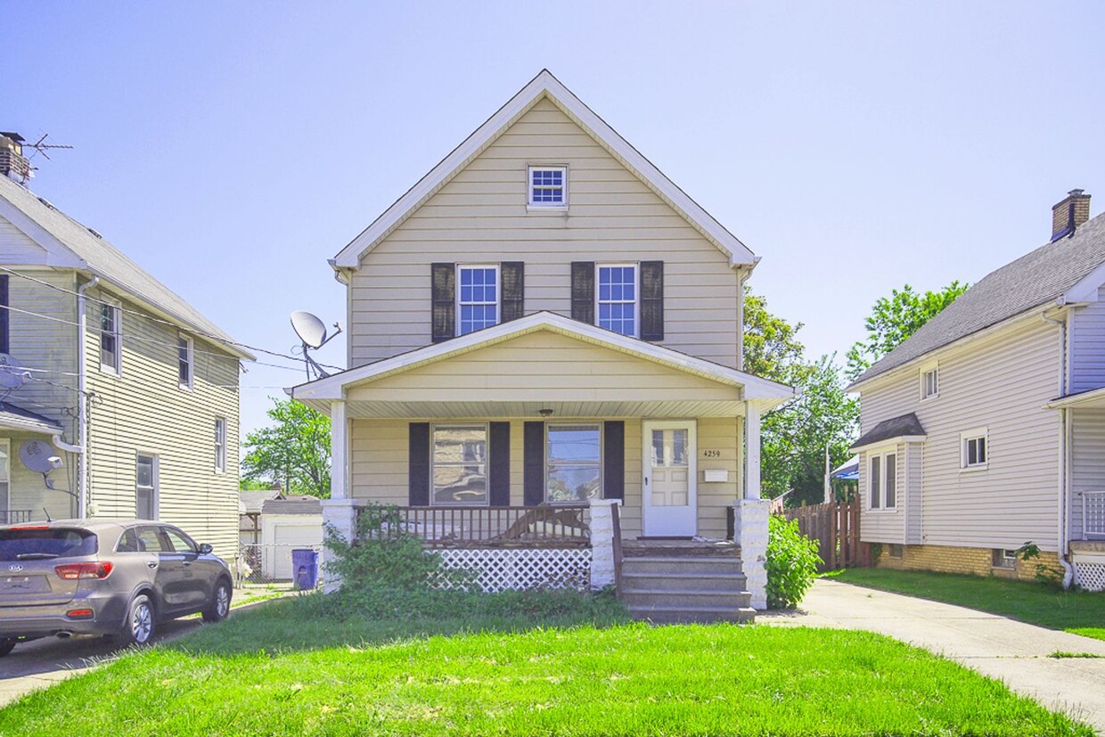 Primary Photo - Convenient Showings — No Appointment Needed!