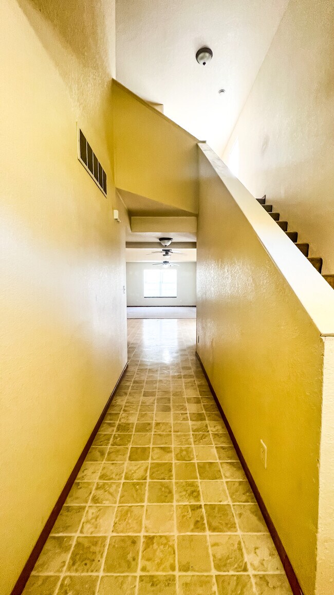 22560 Hollow Oak Ln, Saint Robert, MO 65584 Townhome Rentals in Saint