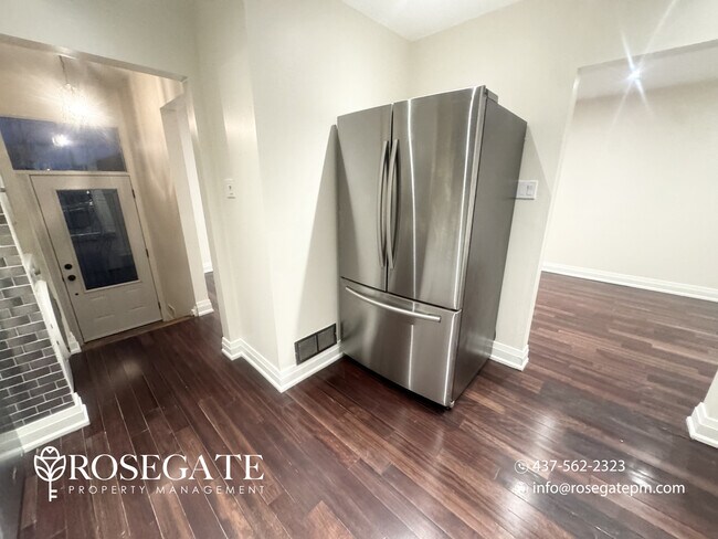 Photo du bâtiment - 2-Bedroom Semi-Detached Home with Backyard & 2 Parking – Pet Friendly – Mississauga