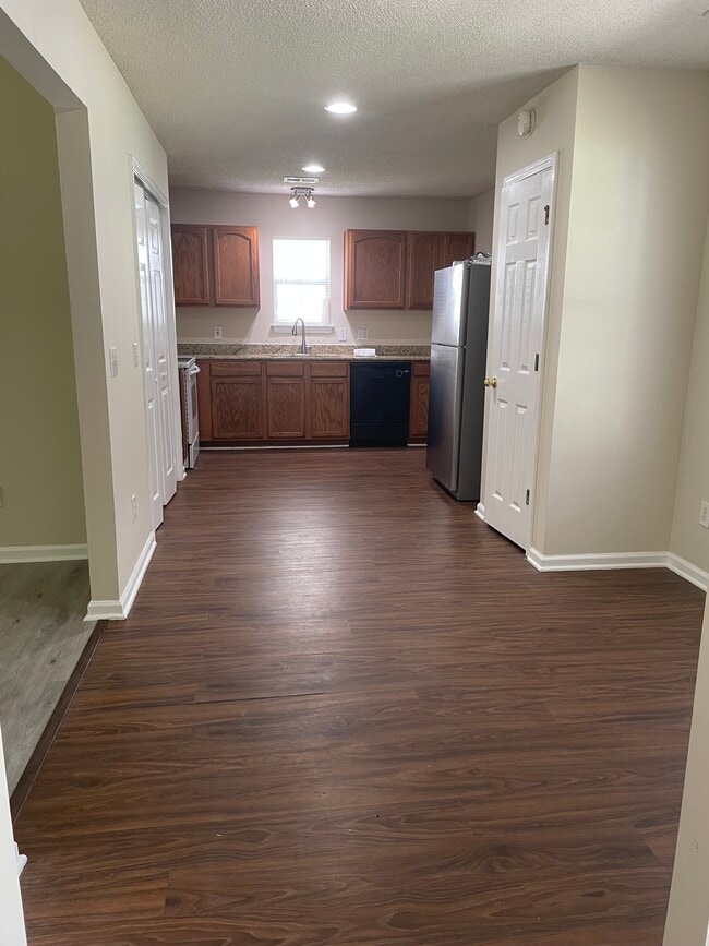 Kitchen - 1314 Bradley Daniel Blvd