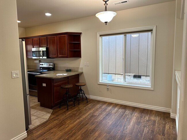 Foto del edificio - Westside 3 Bdrm, 2 Bath, All Appliances, B...