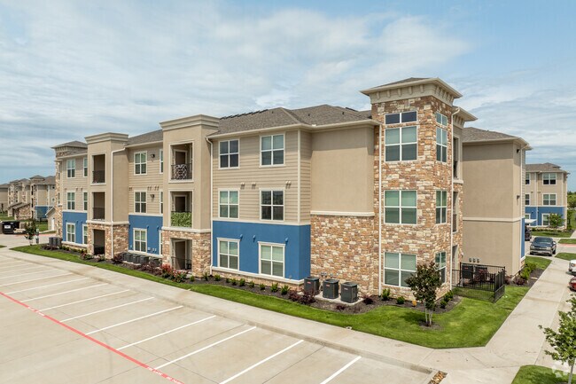 Foto del edificio - Cross Timbers Apartments