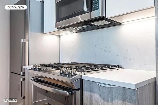 Foto del edificio - 211 McGuinness Blvd