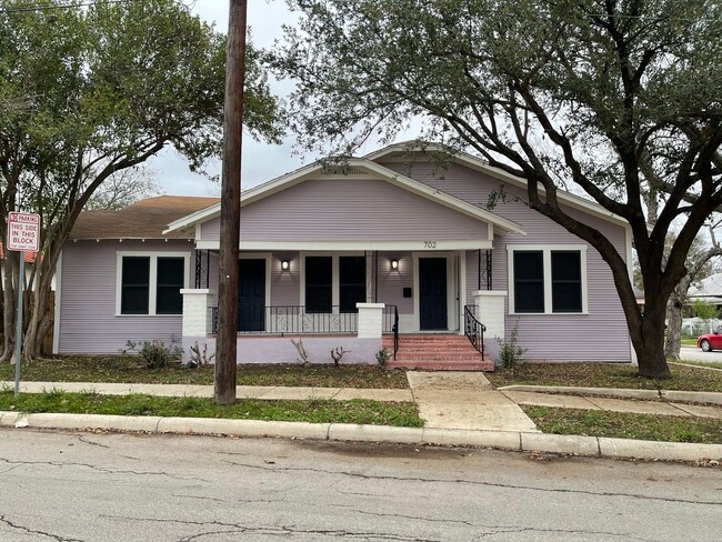 Building Photo - CHARMING 3-BEDROOM HOME IN TOBIN HILL