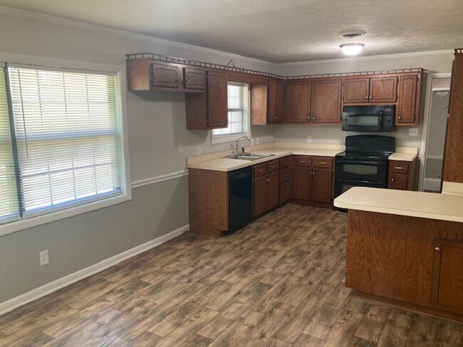 Foto del edificio - COMING SOON  3BR/21.5BA-1500 SF - Fenced yard