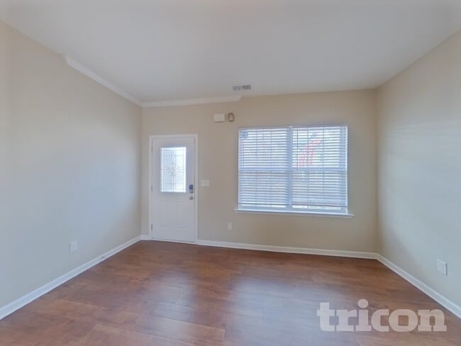 Building Photo - 228 Elmhaven Dr