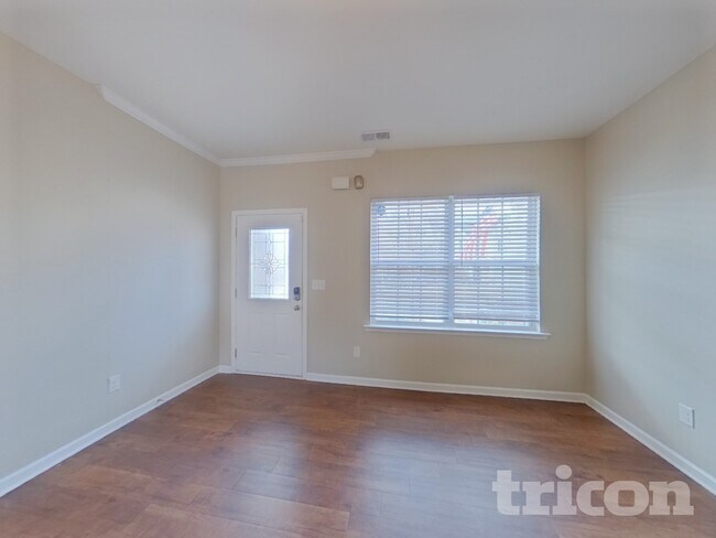 Foto del edificio - 228 Elmhaven Dr