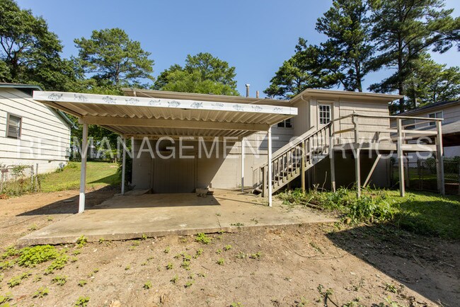 Building Photo - 221 Garden Ln