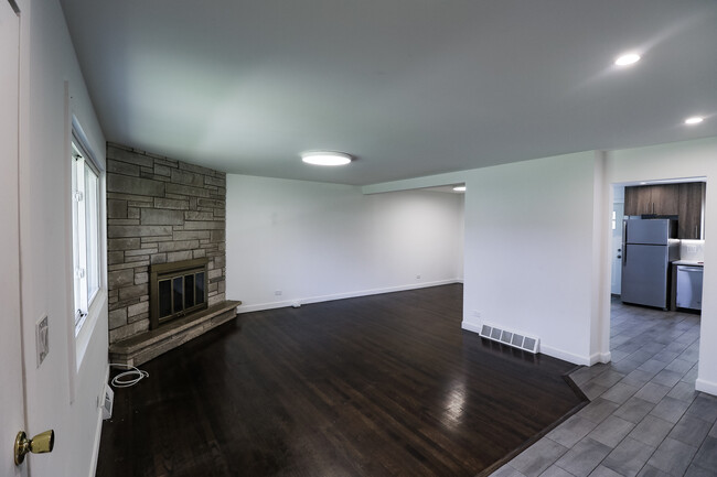 Building Photo - 520 Glendale Rd