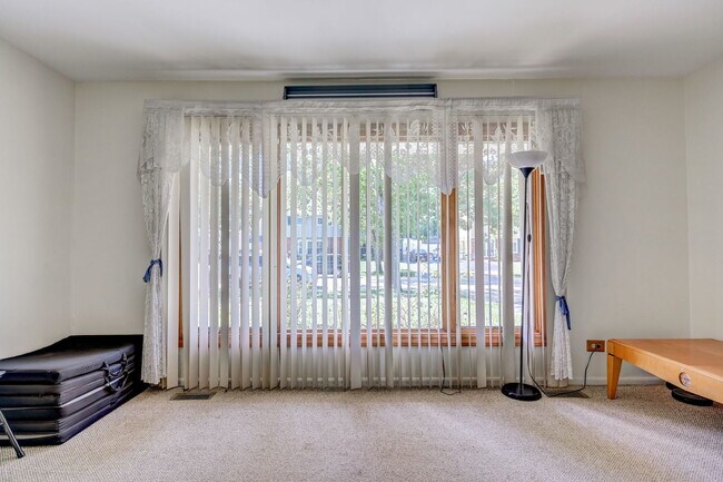 Foto del edificio - 286 Grissom Ln