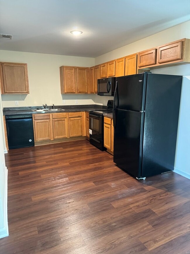 Building Photo - 32 Amber Dr