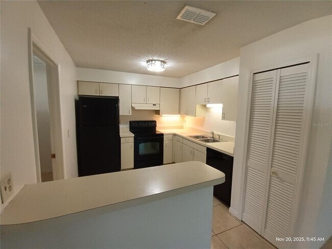 Foto del edificio - 408 E Warren Ave