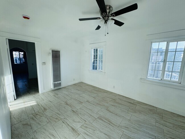 Sala de estar - 856 W 73rd St