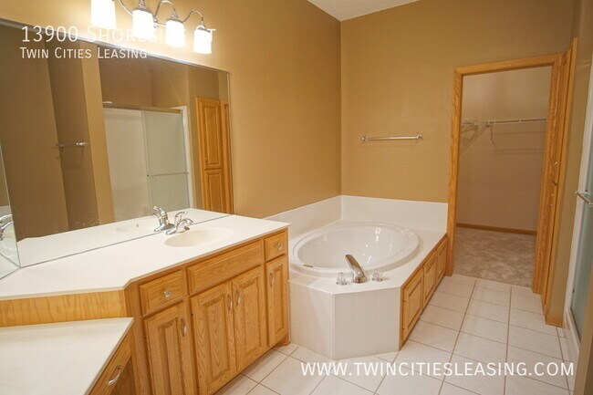Building Photo - 13900 Shoreside Ct, Savage, MN 55378