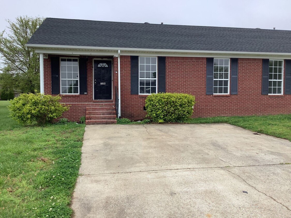 710 Bagwell Ct Unit 710 A Bagwell Ct, Murray, KY 42071 Room for Rent