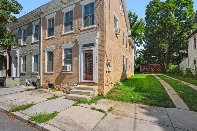 Building Photo - 3 Bedroom Home in Carlisle