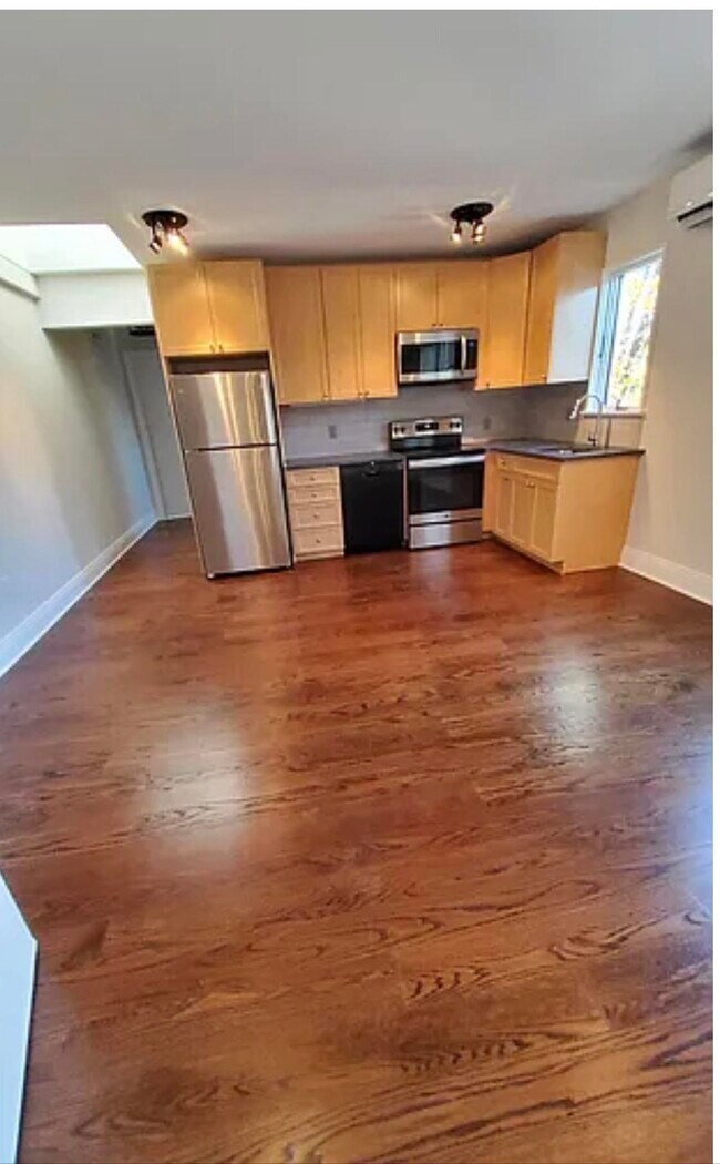 Foto del edificio - 6041 Highland Pl
