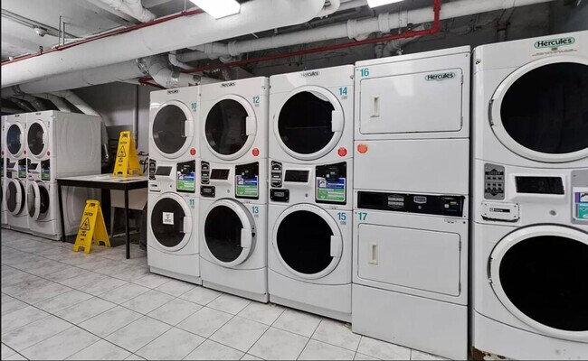 Foto del edificio - 240 W 73rd St