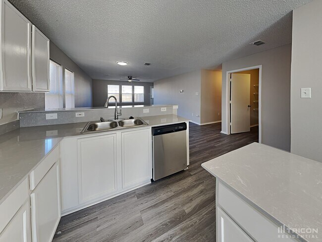 Building Photo - 2459 Marimont Ln