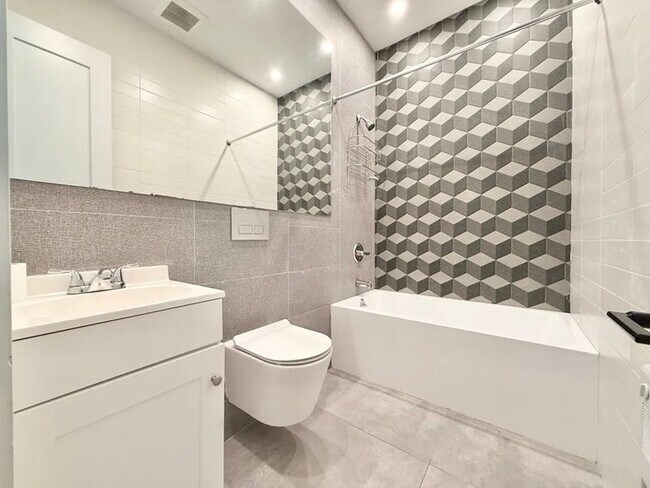 Foto del edificio - Furnished room/NOT APARTMENT