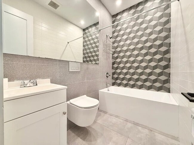 Building Photo - Furnished room/NOT APARTMENT