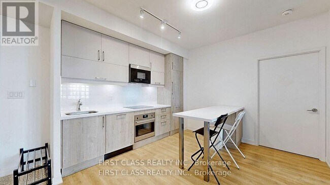 Photo du bâtiment - 8119 Birchmount Rd