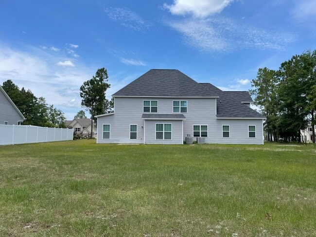 Building Photo - 96 Castlebay Dr