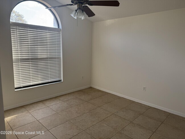 Foto del edificio - 1648 Sweetwood Dr