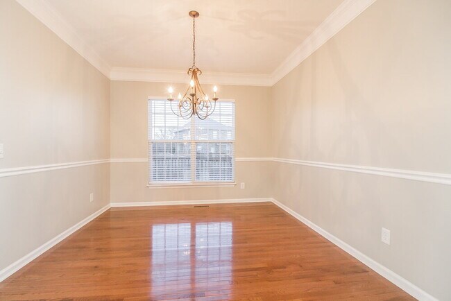 Building Photo - 105 Latham Ct