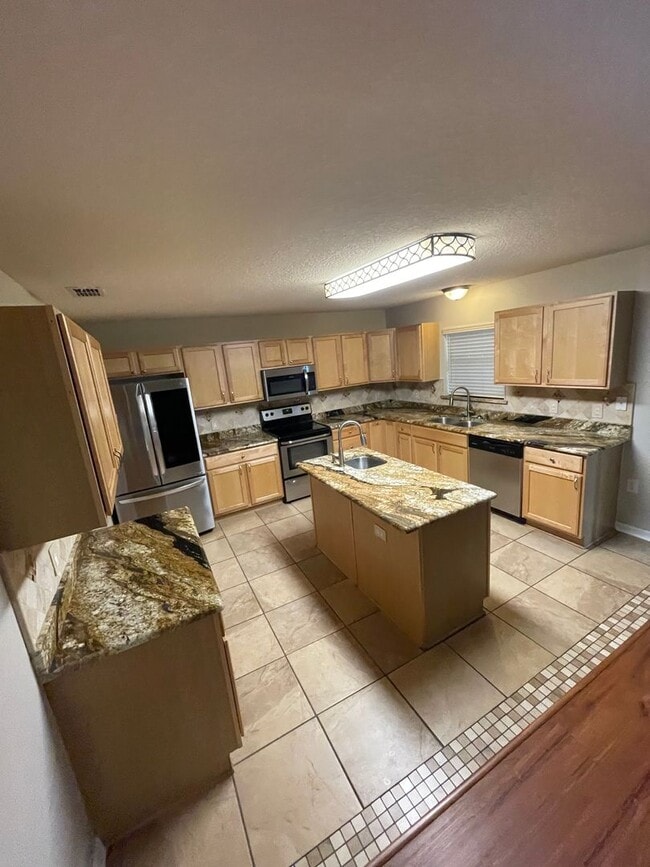 Building Photo - 421 Brooklet Cir