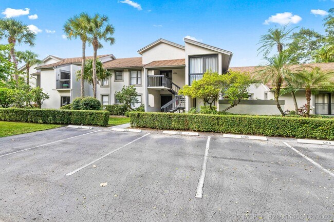 Foto del edificio - 11223 Pond View Dr