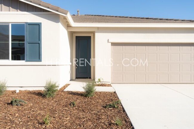 Foto del edificio - Modern & Spacious SINGLE STORY 4-Bedroom Home in Manteca – Fresh Updates & Comfortable Living