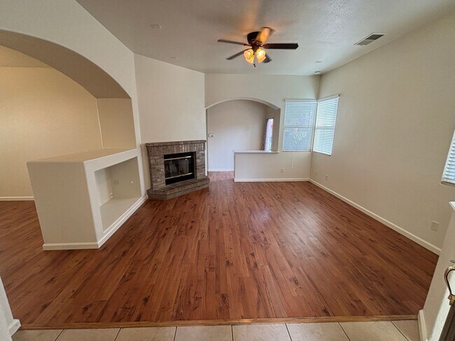 Building Photo - Lovely Home on a Corner Lot!