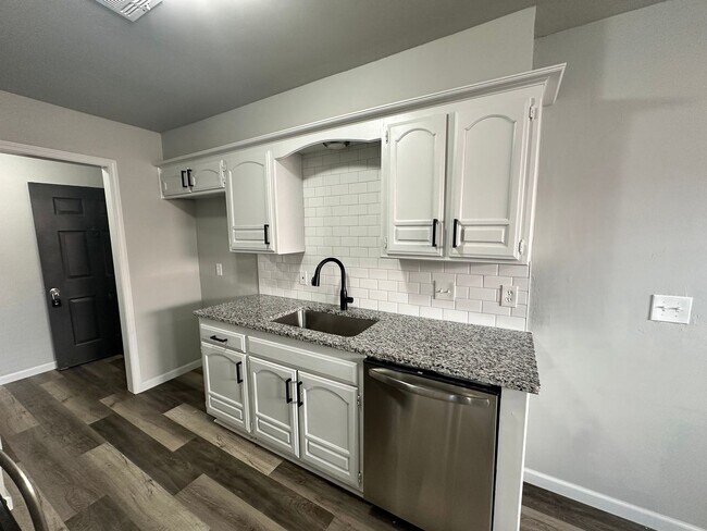 Foto del edificio - Remodeled 3bed/2bath Home Available in Yuk...